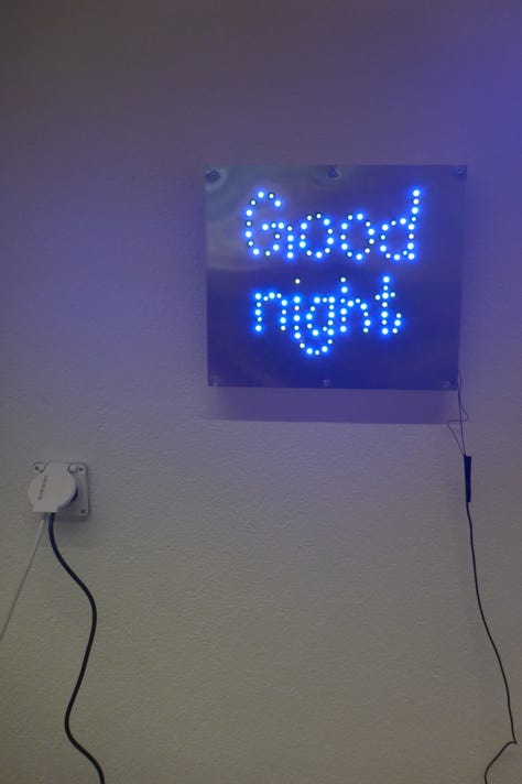 LEDs und Widerstände findest Du zum Beispiel bei opitec.ch